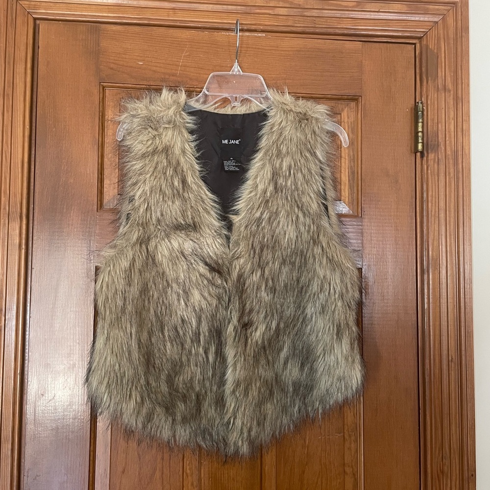 ME JANE Faux Fur Vest in Taupe Brown, 2‎ Clasp Closure, Size XL